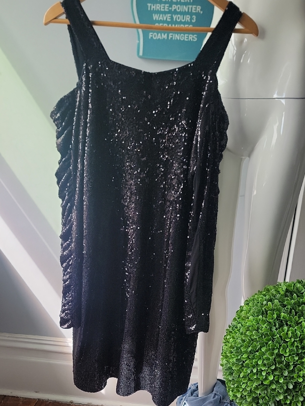 Sequin Sleeveless Black Evening Dress